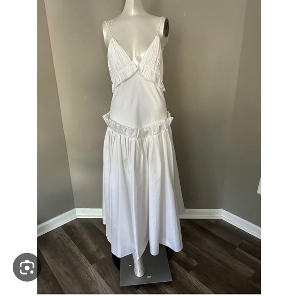 ISO - KHAITE Andrina Dress in White. Size Medium or Large. - Picture 3 of 3